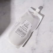 うるうトリートメント（1000g）詰め替え用。植物オイルを保湿成分として配合し、 髪をやさしく包む、天然精油の香りトリートメント。