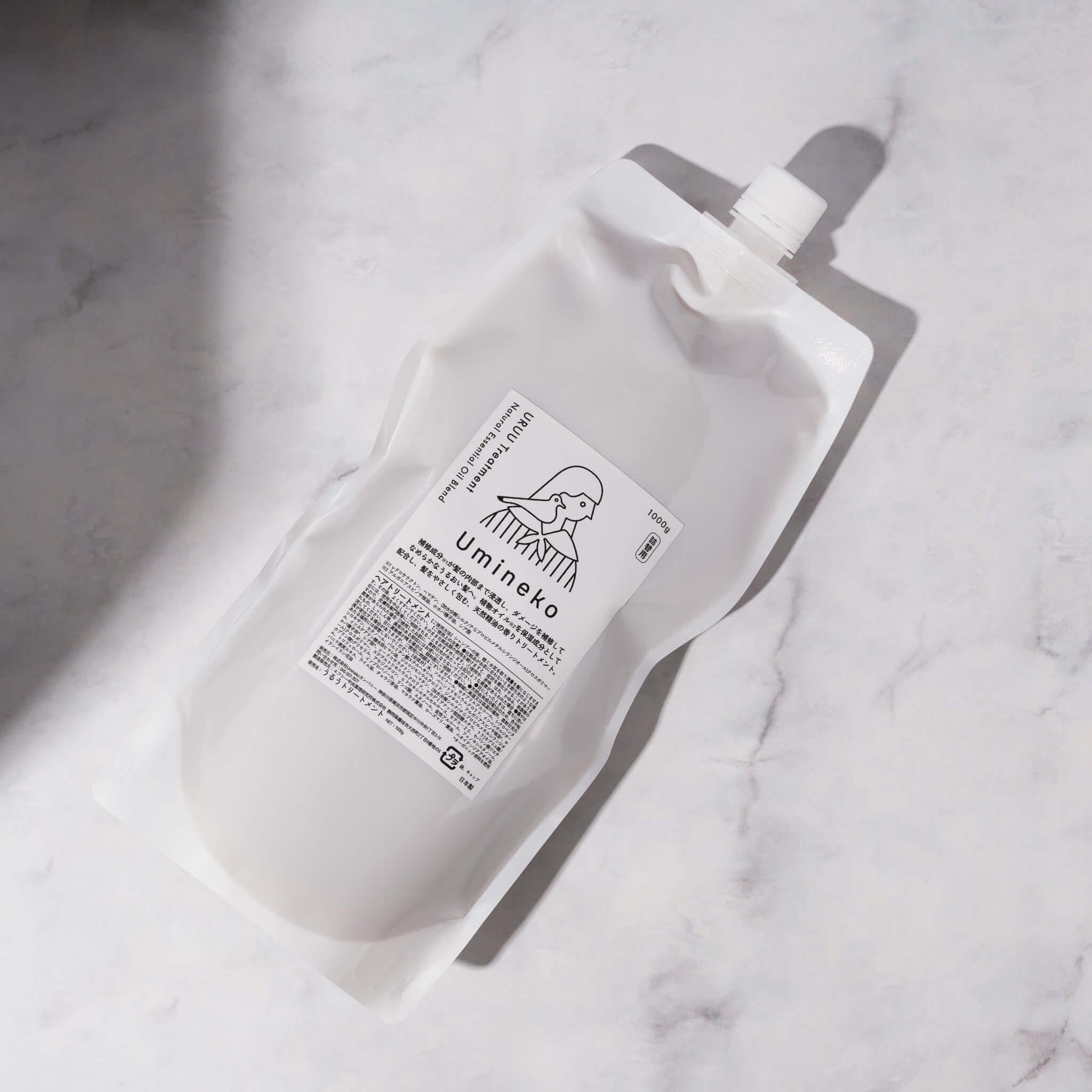 うるうトリートメント（1000g）詰め替え用。植物オイルを保湿成分として配合し、 髪をやさしく包む、天然精油の香りトリートメント。